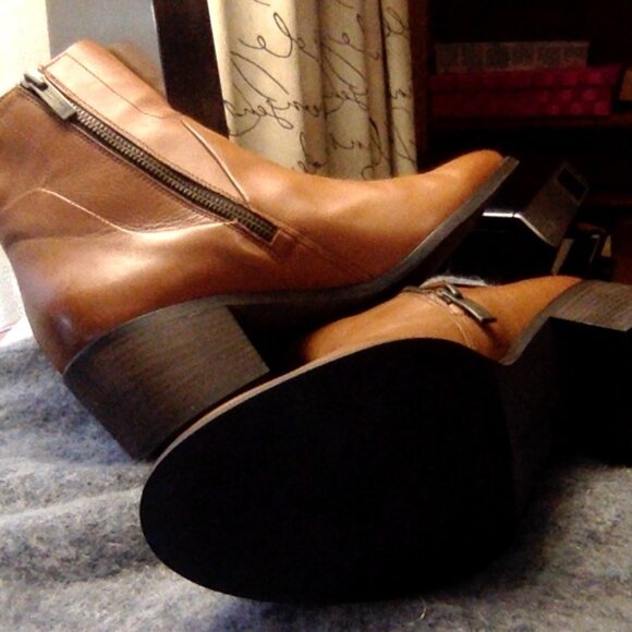 Paul Green, British Tan Leather Bootie, Size 10 - Picture 2 of 3